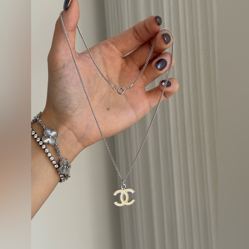 Auth🤍Vintage Chanel CC Enamel Necklace